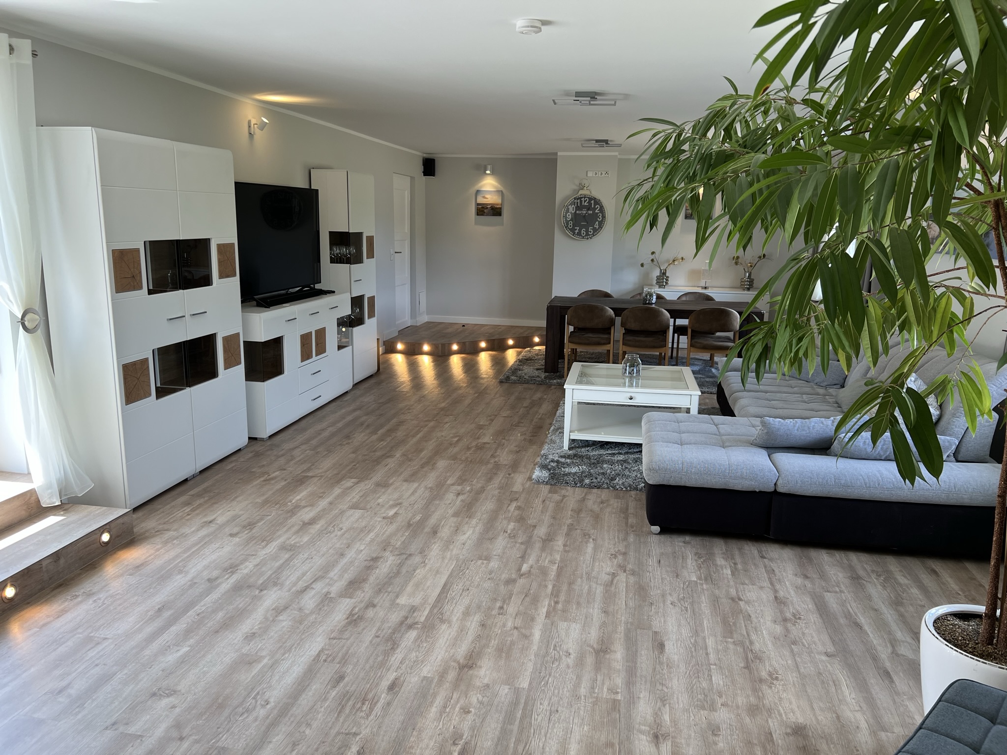 Rossi - Bungalow 4 Schlafzimmer 8 Personen Parkplatz Grundstück Garten