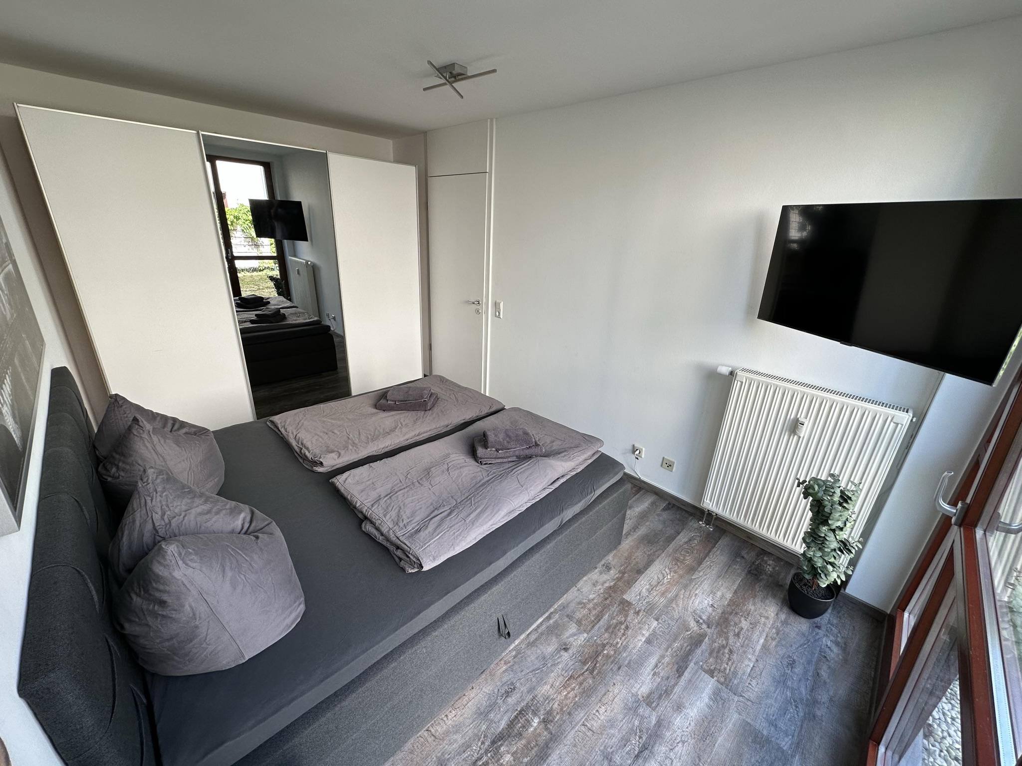 Friedi-01 Ferienwohnung 100m² 6 Personen Garten und Terrasse 2x WC