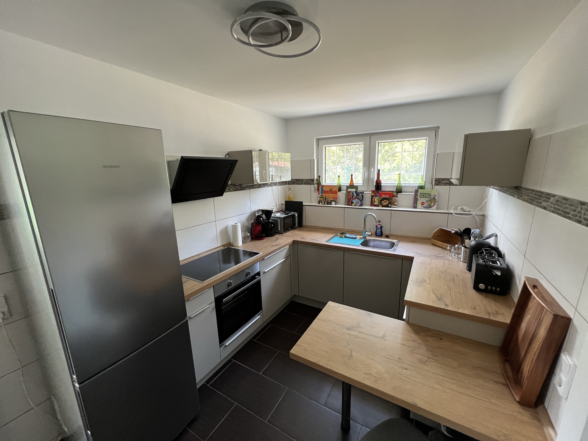 Rossi - Bungalow 4 Schlafzimmer 8 Personen Parkplatz Grundstück Garten