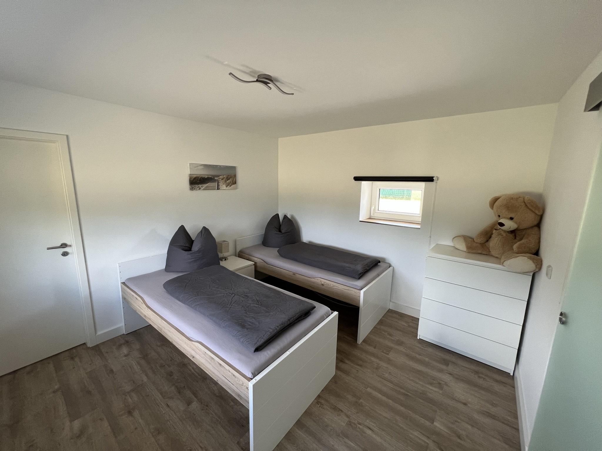 Rossi - Bungalow 4 Schlafzimmer 8 Personen Parkplatz Grundstück Garten