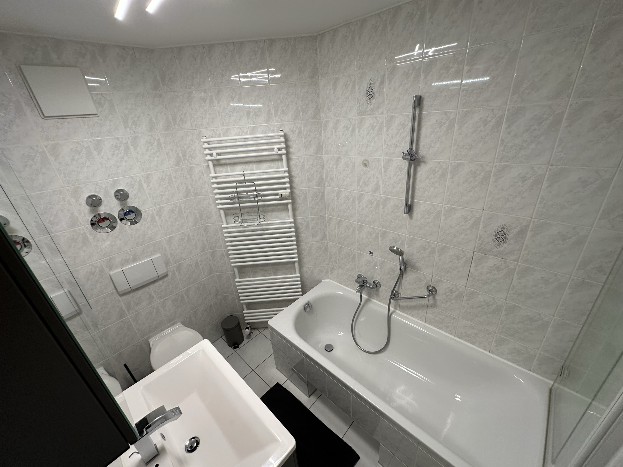 Friedi-01 Ferienwohnung 100m² 6 Personen Garten und Terrasse 2x WC