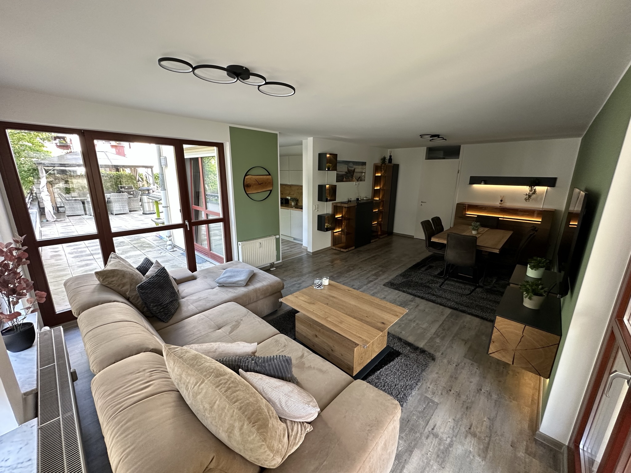 Friedi-01 Ferienwohnung 100m² 6 Personen Garten und Terrasse 2x WC